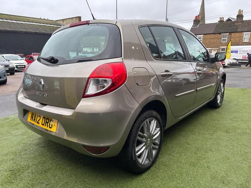 Used Renault Clio IV Dynamique 75 HP (55 kW) 2012 Beige Hatchback
