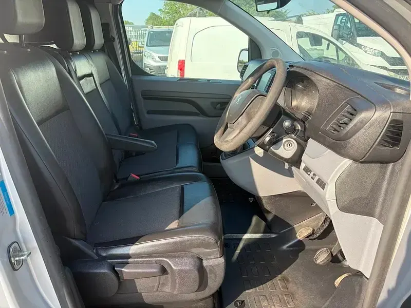 Used Peugeot Expert 120 HP (88 kW) 2019 Silver Van
