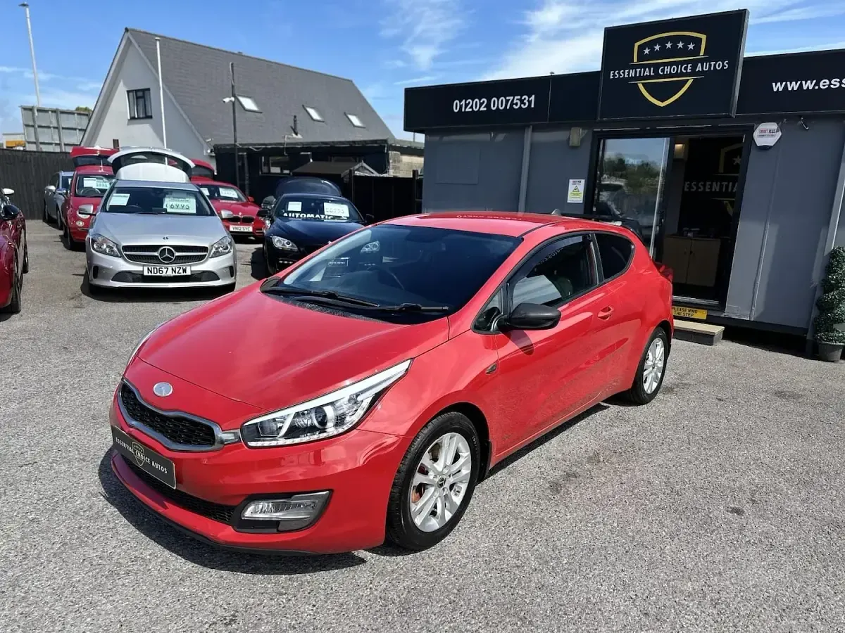 Used Kia ProCeed 100 HP (73 kW) 2015 Red Hatchback