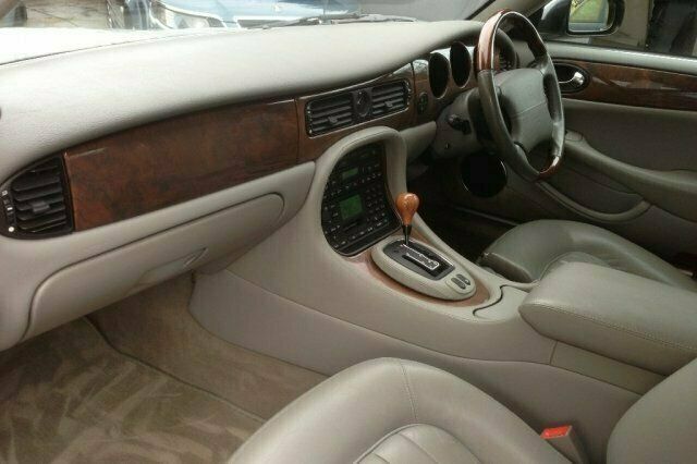 Used Jaguar XJ8 240 HP (176 kW) 2000 Sedan