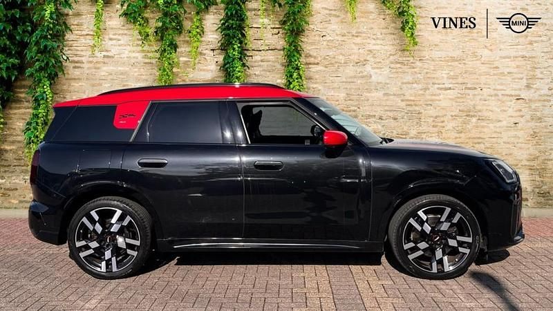 Używany Mini Countryman 215 KM (158 kW) 2024 Czarny SUV