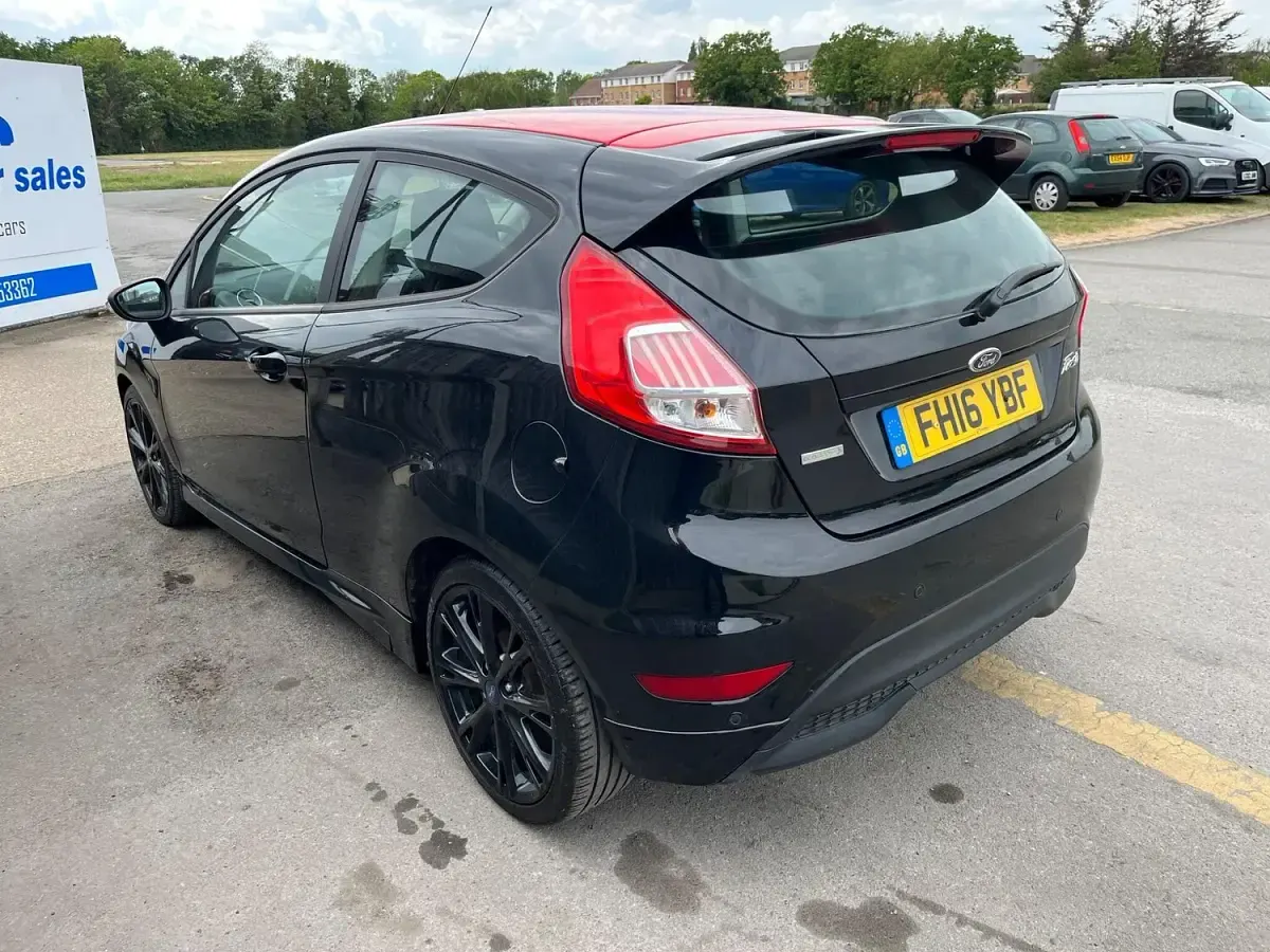 Used Ford Fiesta Zetec 140 HP (102 kW) 2016 Black Hatchback