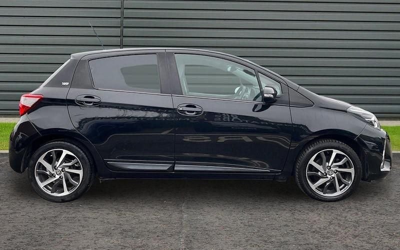 Used Toyota Yaris 111 HP (81 kW) 2019 Black Hatchback