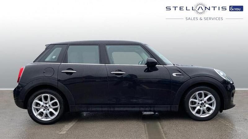 Used Mini Cooper Hatch 134 HP (98 kW) 2018 Blue Hatchback