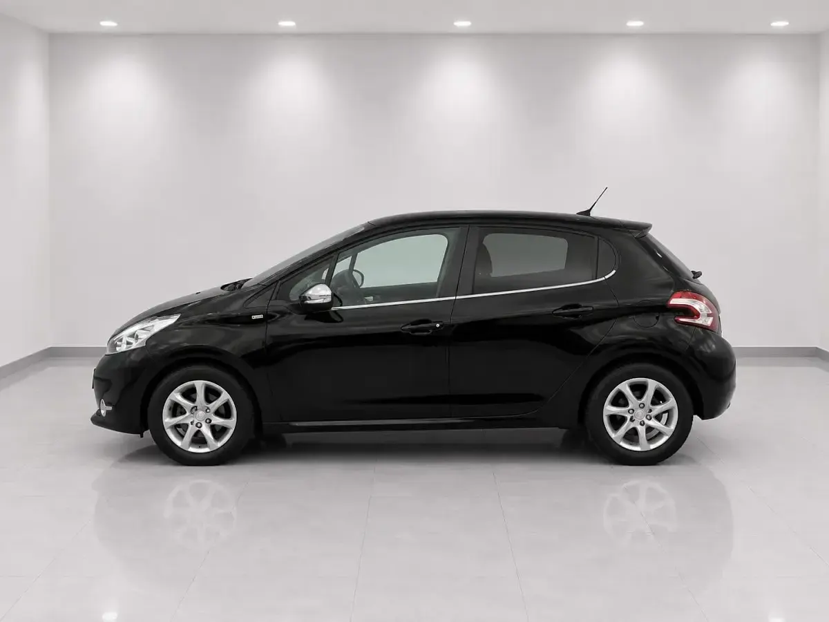 Used Peugeot 208 Style 82 HP (60 kW) 2015 Black Hatchback