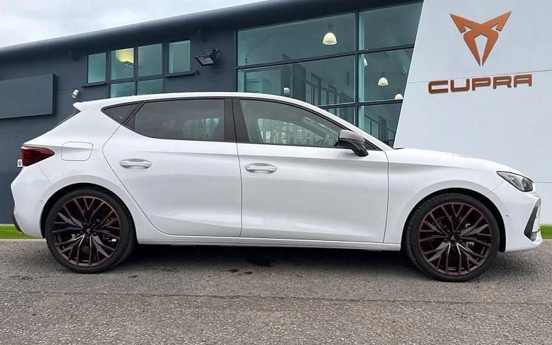 New Cupra Leon 204 HP (150 kW) 2025 White Hatchback
