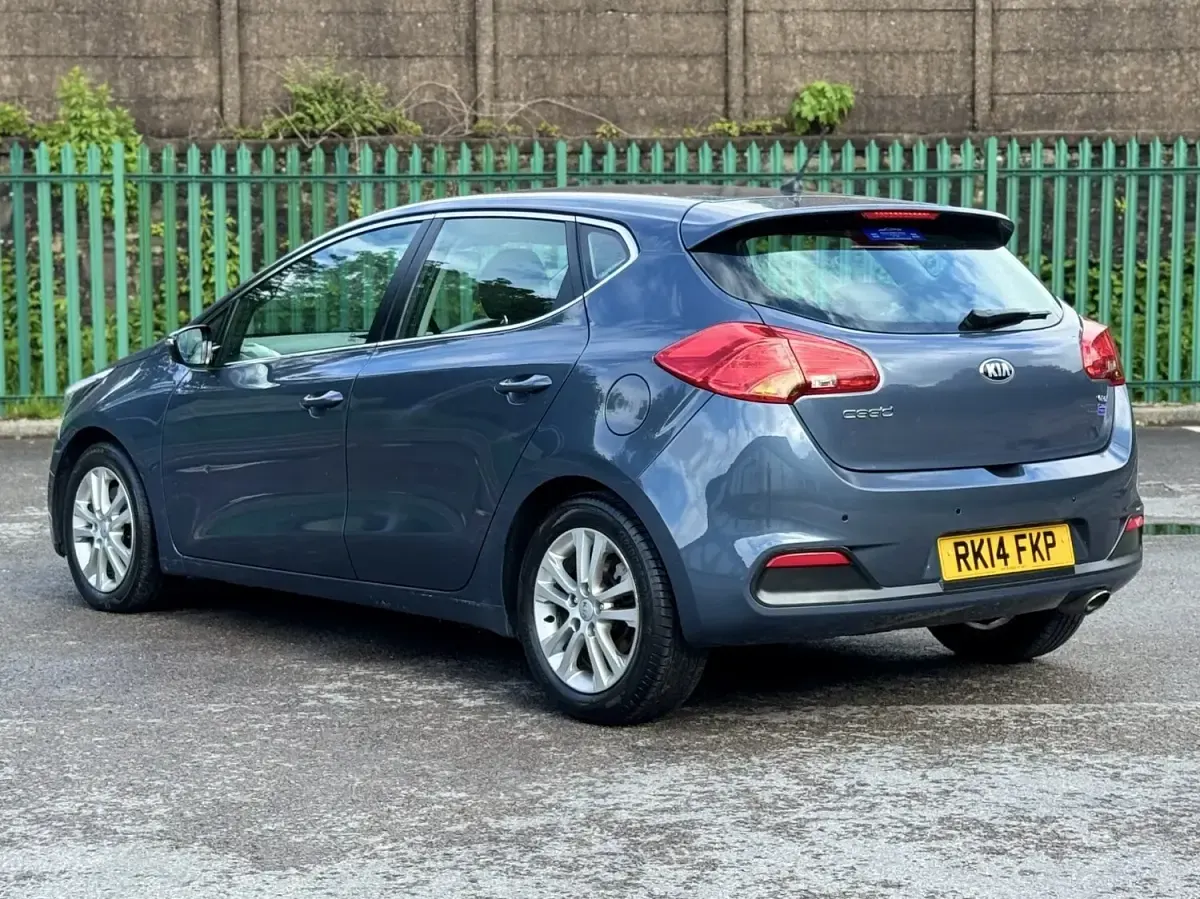 Used Kia Ceed 128 HP (94 kW) 2014 Blue Hatchback