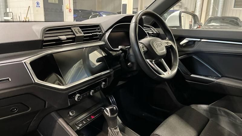 Begagnad Audi Q3 S-Line 150 HK (110 kW) 2022 Vit SUV