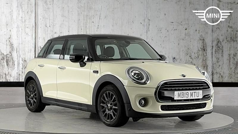 White Used 2019 Mini Cooper Classic Hatchback | £12,159 (Fair price) - Image 1/4