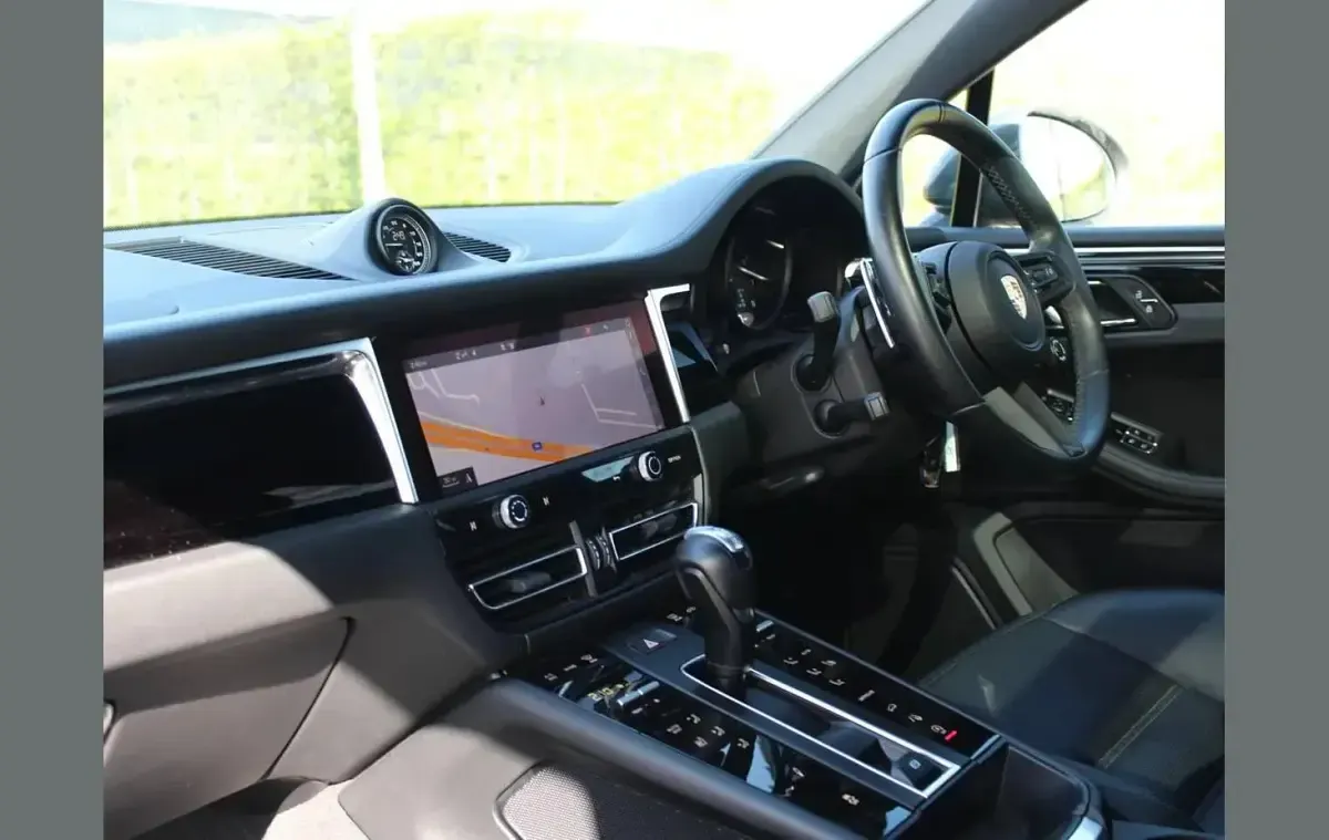 Used Porsche Macan 261 HP (191 kW) 2023 Grey SUV