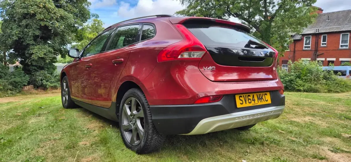 Used Volvo V40 2014 Red Hatchback