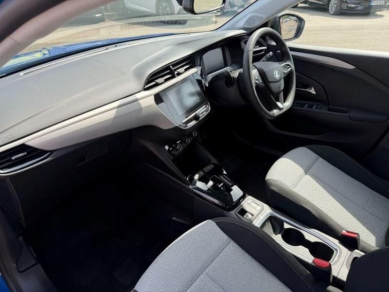 Second-hand Vauxhall Corsa-e Design Edition 100 kW (136 CP) 2024 Albastru Hatchback