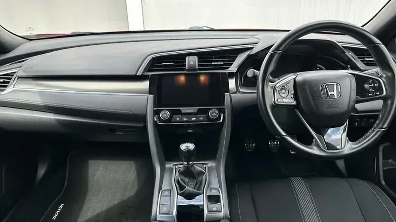 Begagnad Honda Civic SR 126 HK (92 kW) 2018 Röd Halvkombi