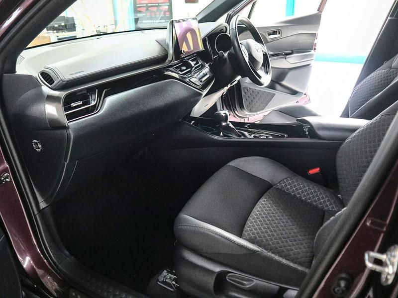 Used Toyota C-HR Design 122 HP (89 kW) 2022 Mauve/purple SUV