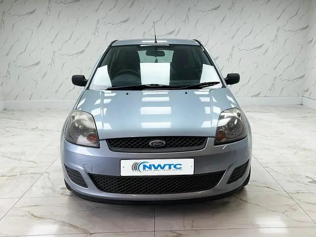 Usado Ford Fiesta Style 80 CV (58 kW) 2007 Azul Utilitario