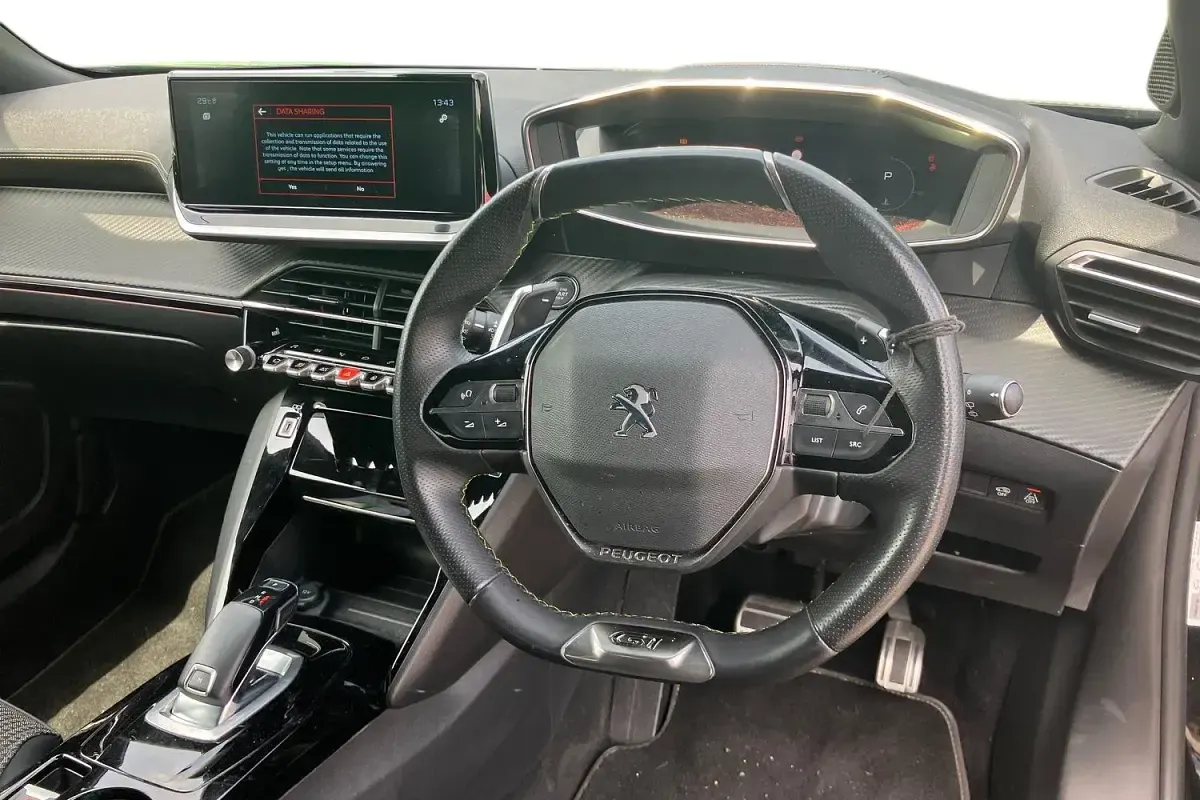Używany Peugeot 2008 GTi 2021 Czarny SUV