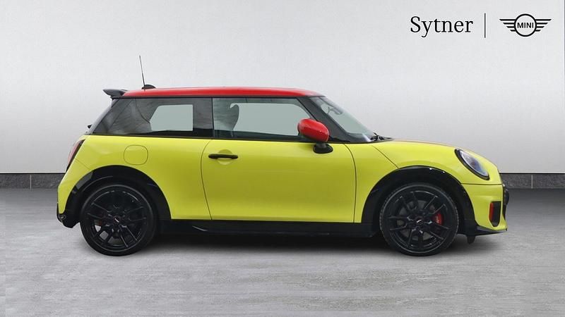 Used Mini John Cooper Works Hatch 228 HP (167 kW) 2024 Yellow Hatchback