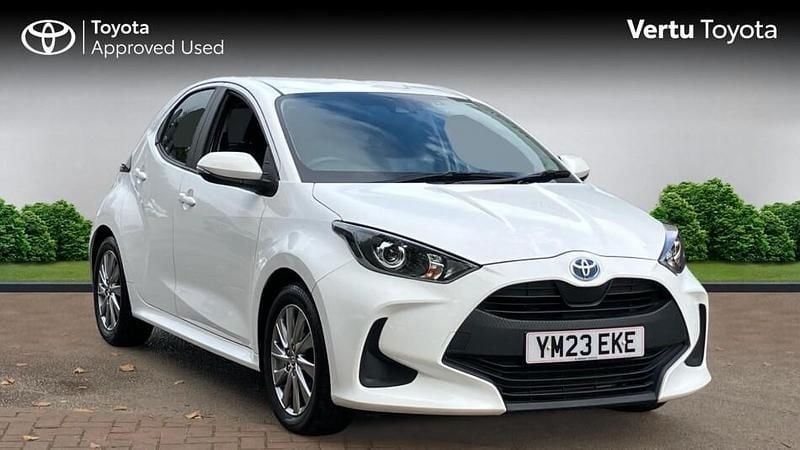 White Used 2023 Toyota Yaris Hybrid Hatchback | £16,195 (Good price) - Image 1/3