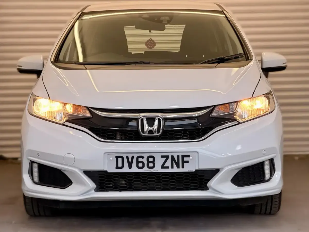 Używany Honda Jazz SE 102 KM (75 kW) 2018 Biały Hatchback
