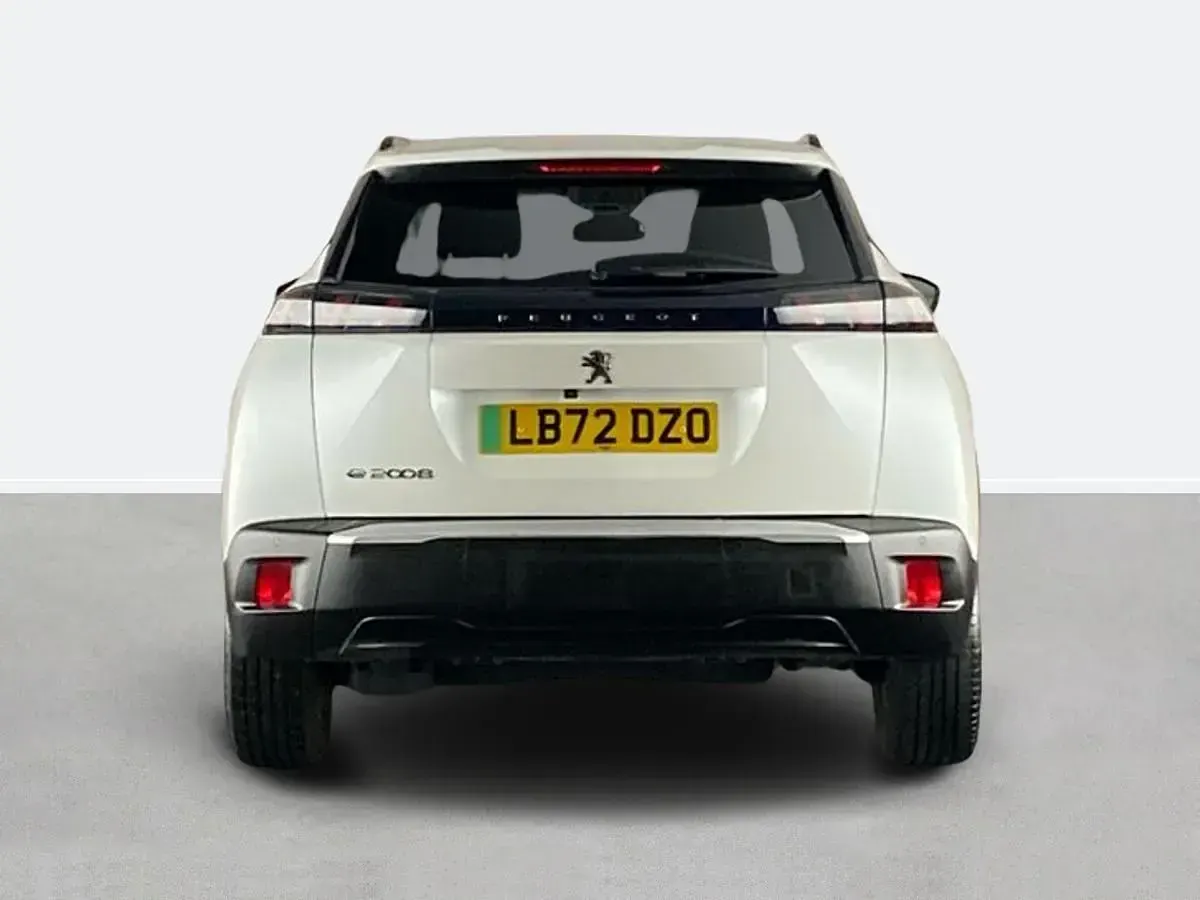 Gebraucht Peugeot e-2008 Allure+ 100 kW (136 PS) 2023 Weiß SUV