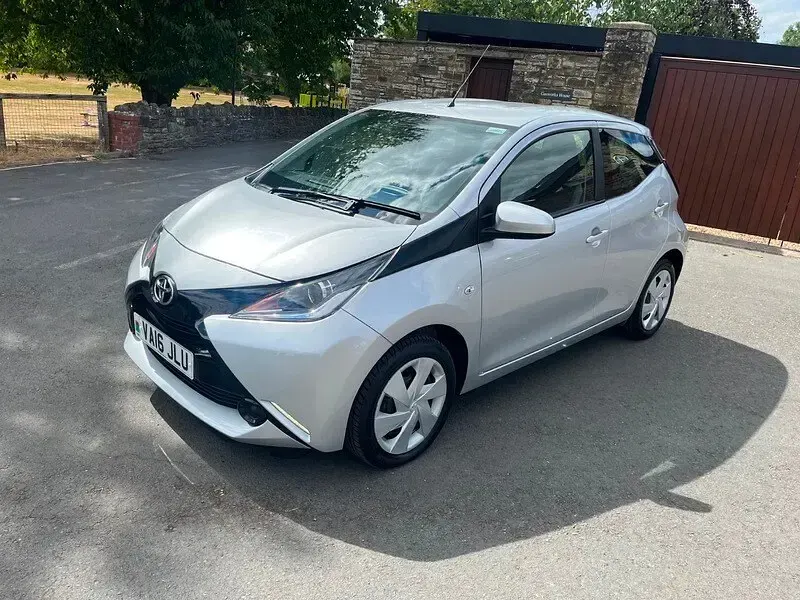 Used Toyota Aygo X-play 69 HP (50 kW) 2016 Silver Hatchback