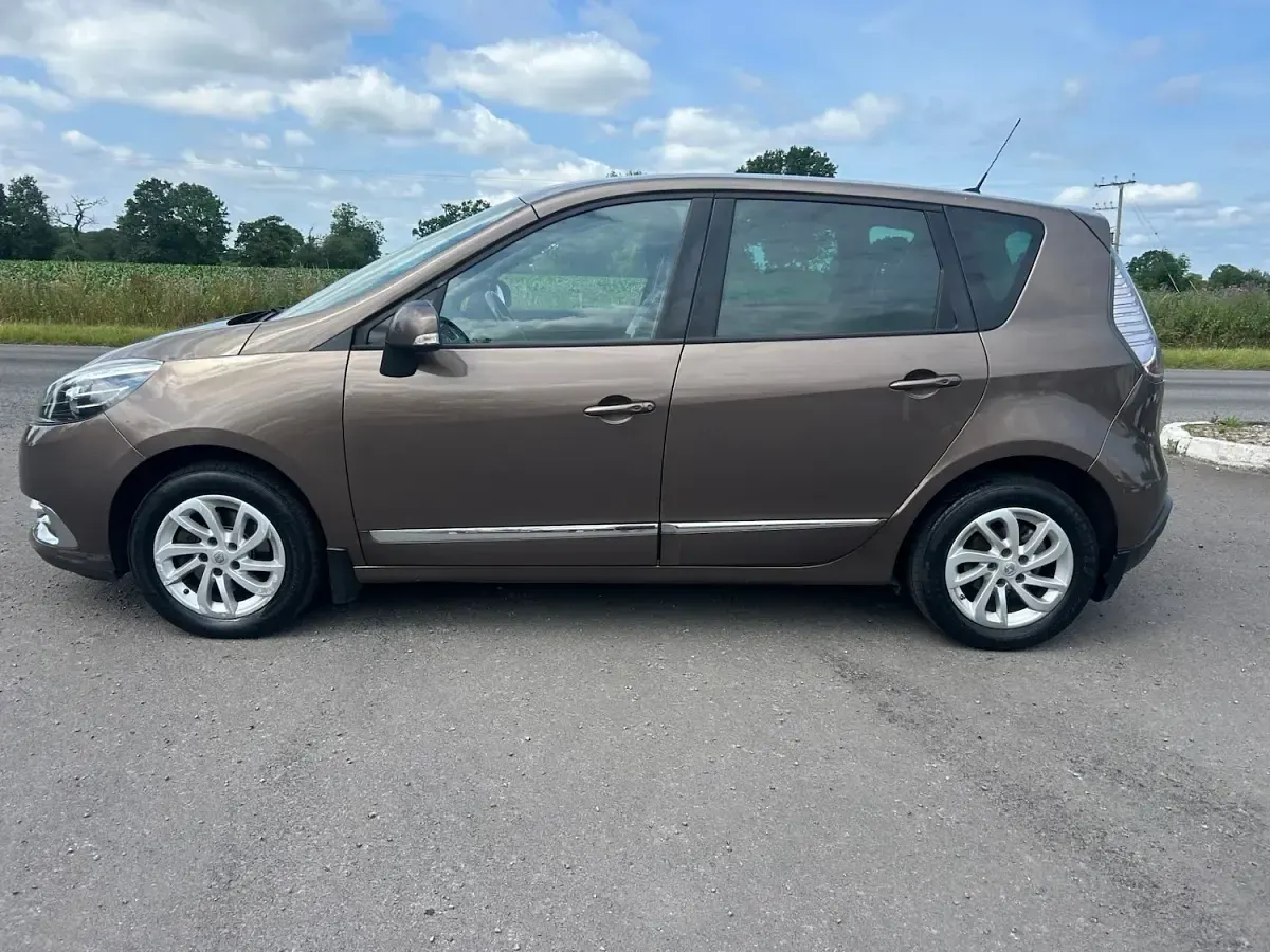 Used Renault Scénic Dynamique 2015 Bronze MPV