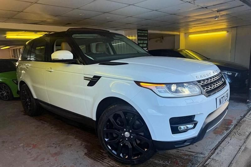 Used 2014 Land Rover Range Rover SE SUV | £14,290 (Good price) - Image 1/1