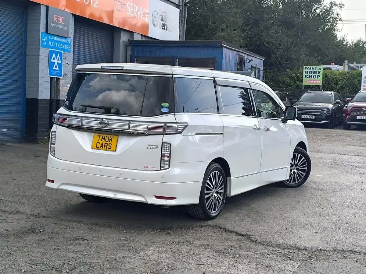 Used Nissan Elgrand Premium Edition 2018 White MPV