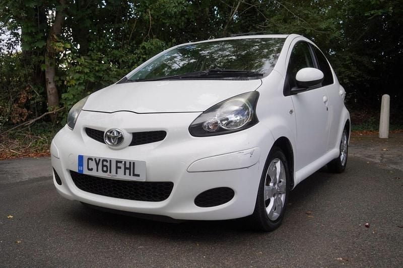 White Used 2011 Toyota Aygo Hatchback | £2,900 (Good price) - Image 1/4
