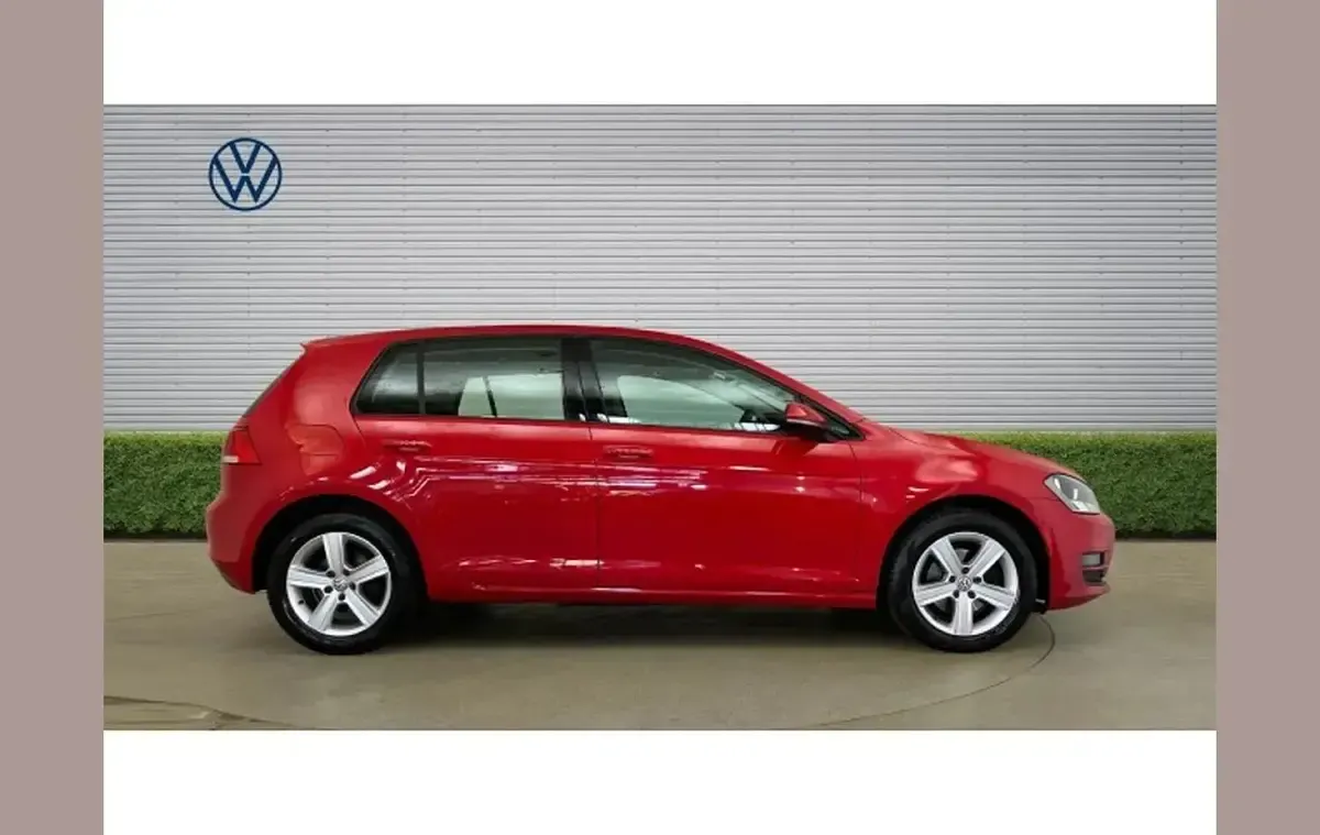 Used VW Golf VII Edition 125 HP (91 kW) 2016 Red Hatchback
