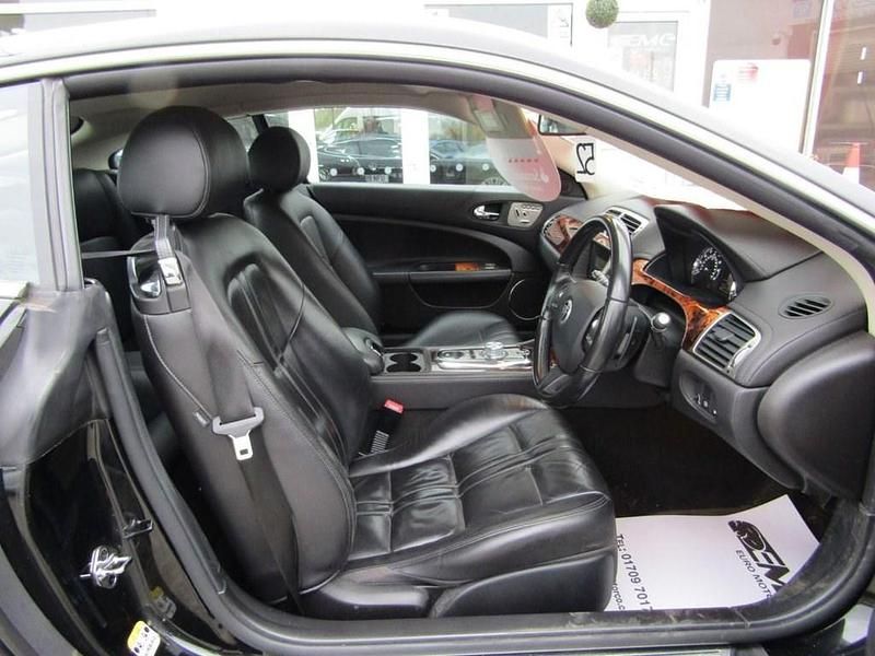 Używany Jaguar XK 387 KM (284 kW) 2011 Czarny Coupe