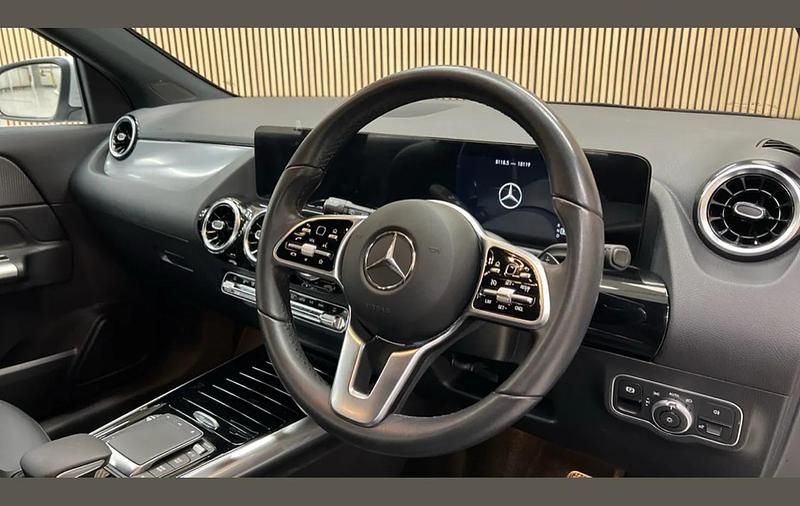 Used Mercedes GLA200 Executive 161 HP (118 kW) 2023 White SUV