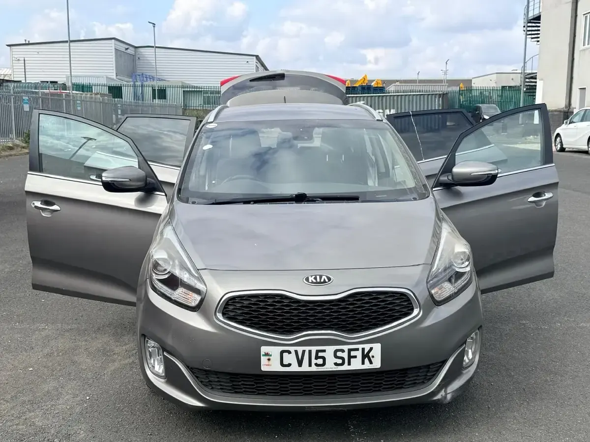 Used Kia Carens 134 HP (98 kW) 2015 Silver MPV