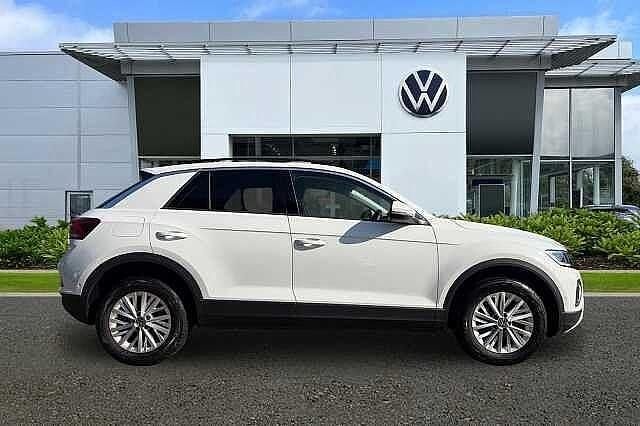 Used VW T-Roc Life 150 HP (110 kW) 2024 White SUV