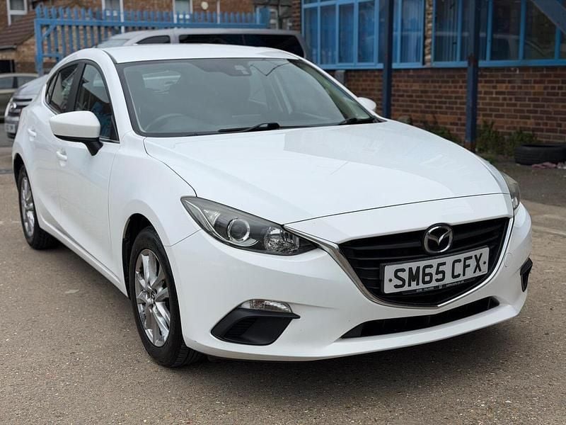 Used Mazda 3 100 HP (73 kW) 2015 White Hatchback