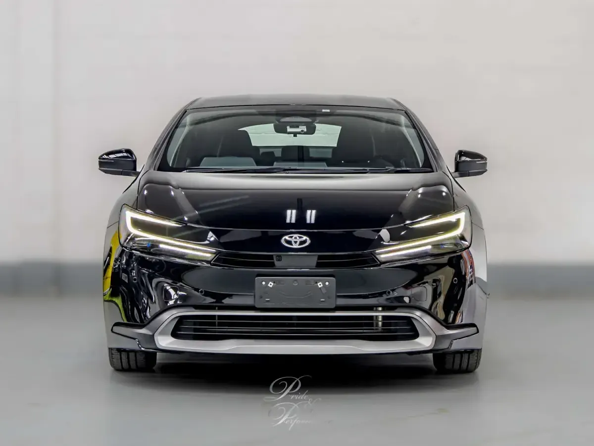 Used Toyota Prius Design 223 HP (164 kW) 2025 Black Hatchback