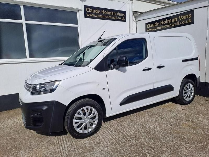 Used Citroën Berlingo 102 HP (75 kW) 2021 White MPV