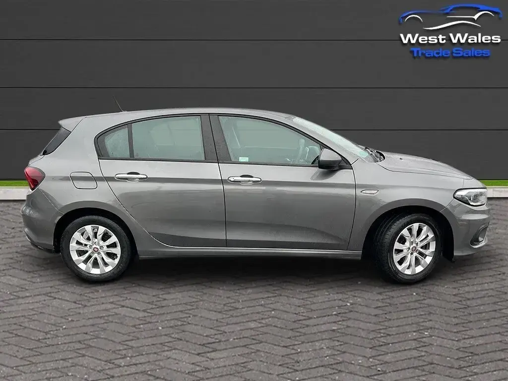 Used Fiat Tipo Easy Plus 95 HP (69 kW) 2020 Grey Hatchback