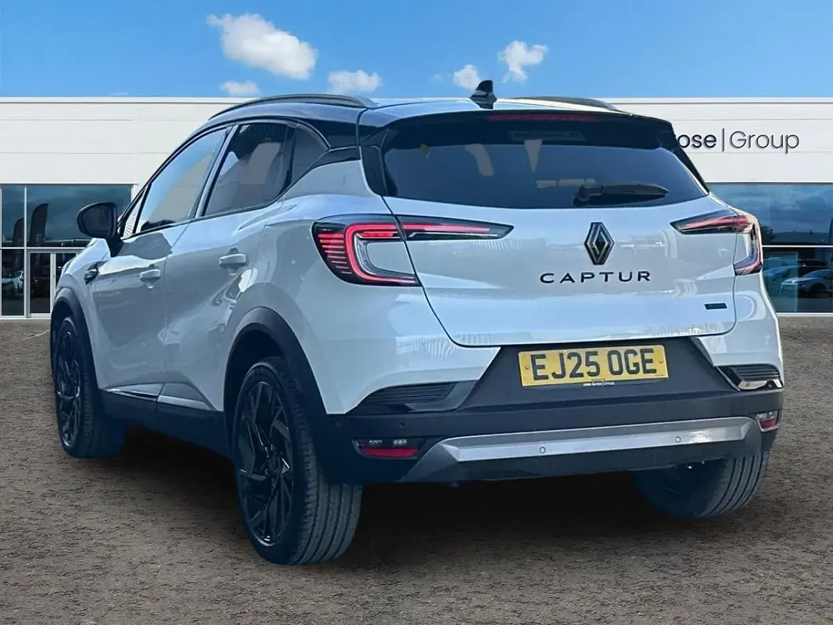Used Renault Captur Esprit Alpine 140 HP (102 kW) 2025 White SUV