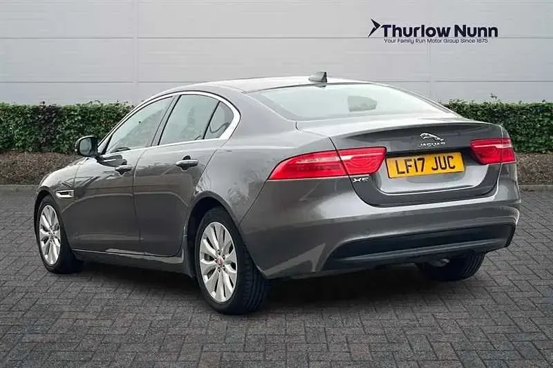 Begagnad Jaguar XE Prestige 163 HK (119 kW) 2017 Grå Sedan