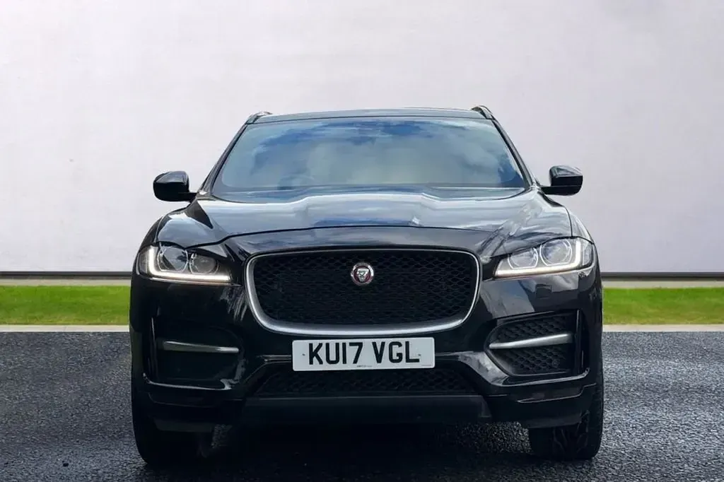 Usado Jaguar F-Pace R-Sport 180 HP (132 kW) 2017 Preto SUV