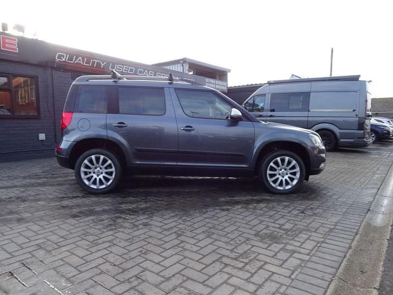 Used Skoda Yeti SE 105 HP (77 kW) 2014 Grey SUV