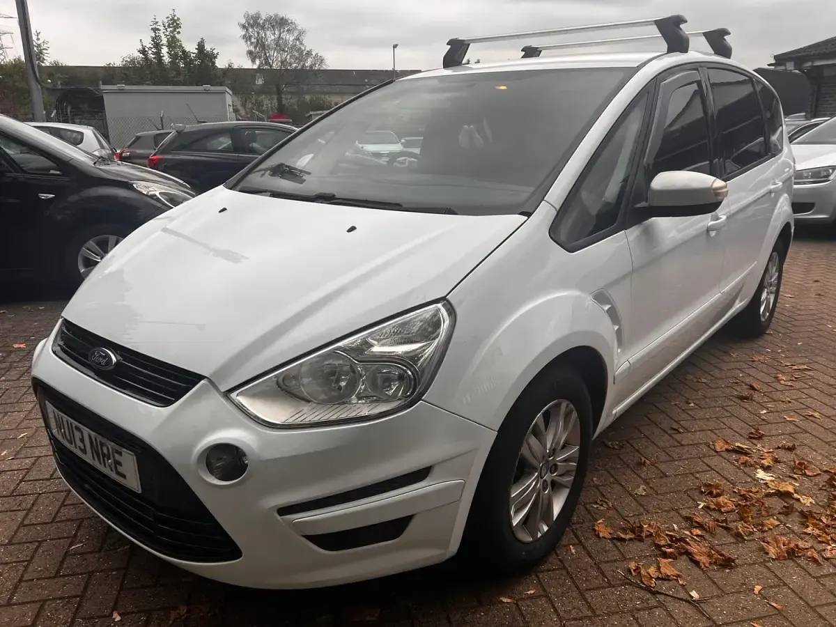 Used Ford S-MAX Zetec 2013 White MPV
