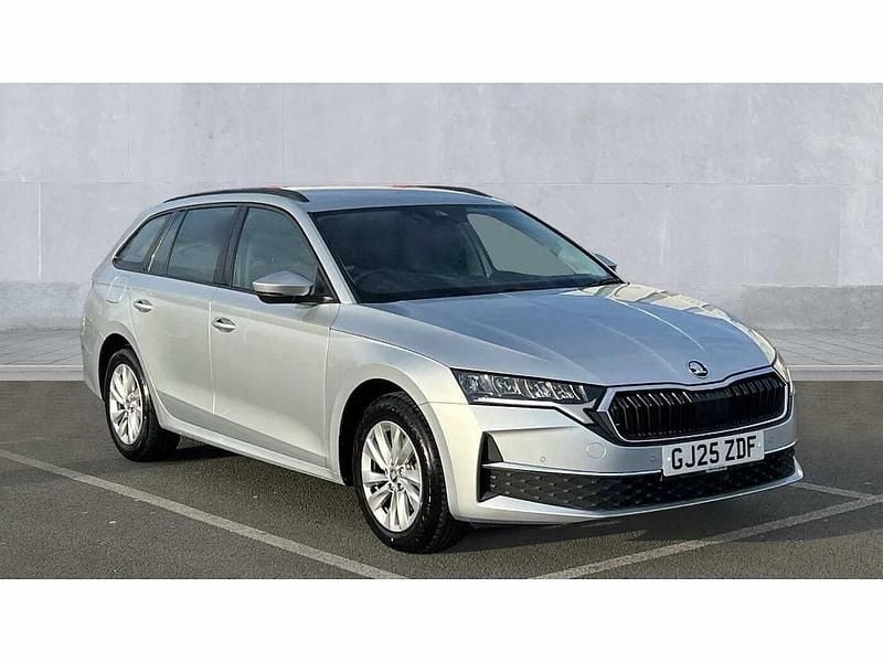 Brilliant silver metallic Used 2025 Skoda Octavia SE Technology Estate | £19,440 (Good price) - Image 1/4