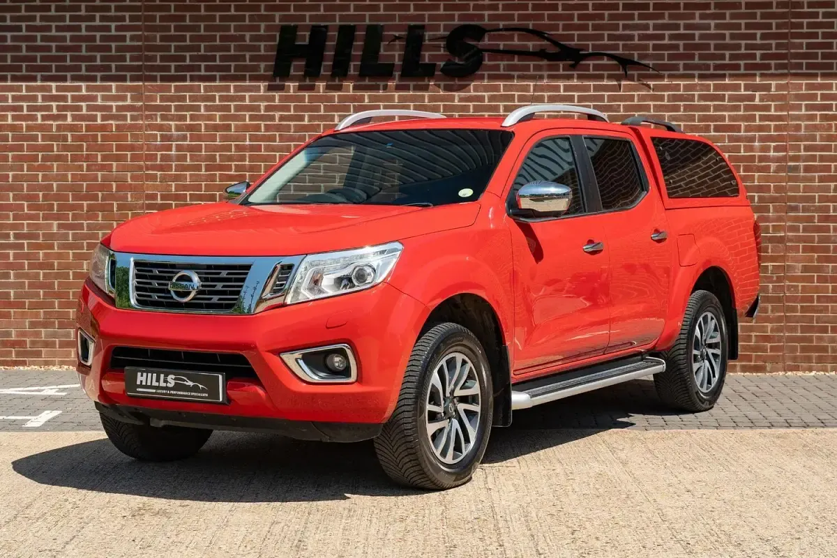 Used Nissan Navara Tekna 190 HP (139 kW) 2017 Red Pickup
