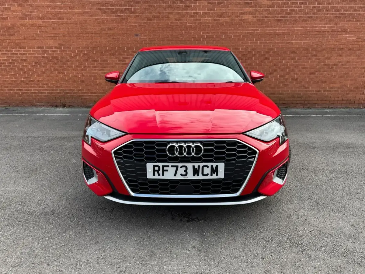 Używany Audi A3 Sport 150 KM (110 kW) 2023 Czerwony Sedan/Limuzyna