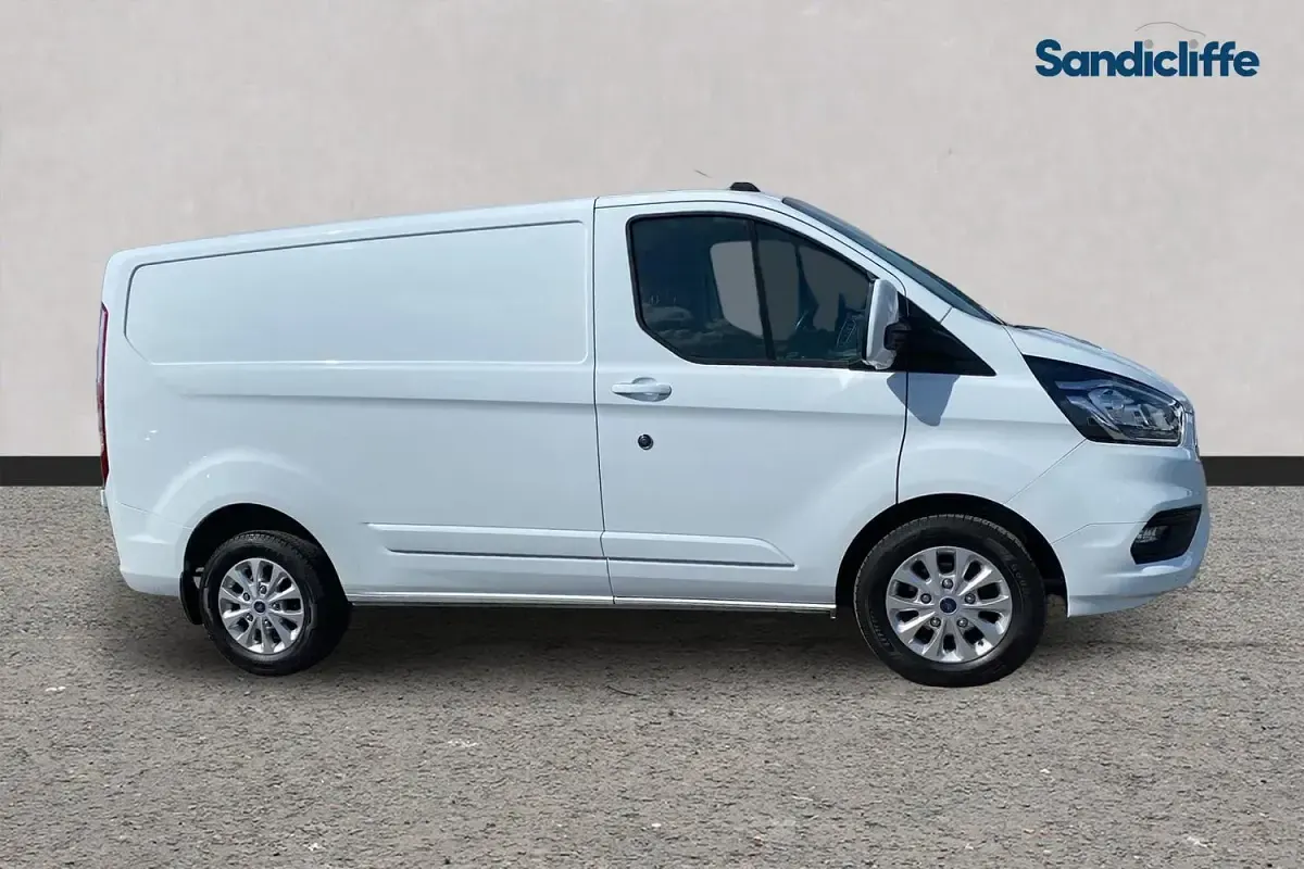 Used Ford Transit Custom Limited 131 HP (96 kW) 2023 Frozen white Van