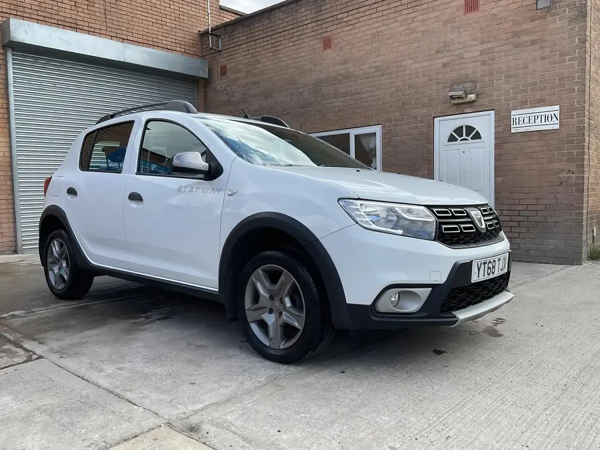 Used Dacia Sandero Comfort 90 HP (66 kW) 2018 White Hatchback
