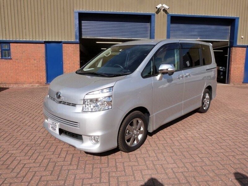 Silver Used 2009 Toyota Voxy MPV | £9,995 (Fair price) - Image 1/4