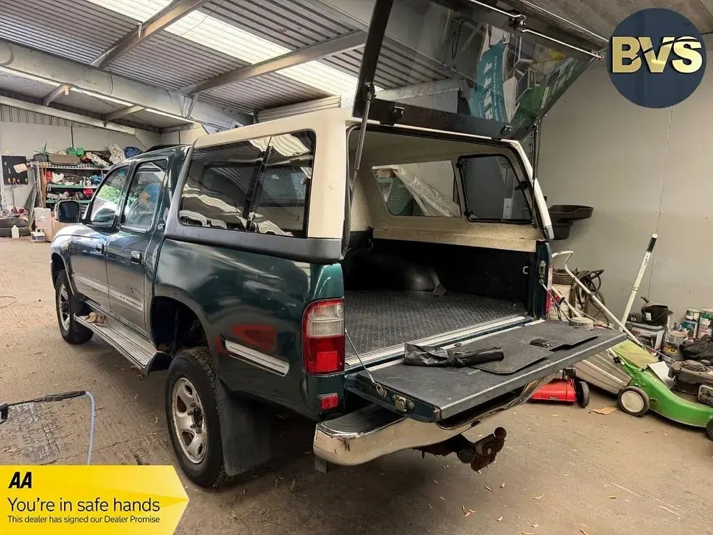 Used Toyota HiLux 138 HP (101 kW) 2001 Green Pickup